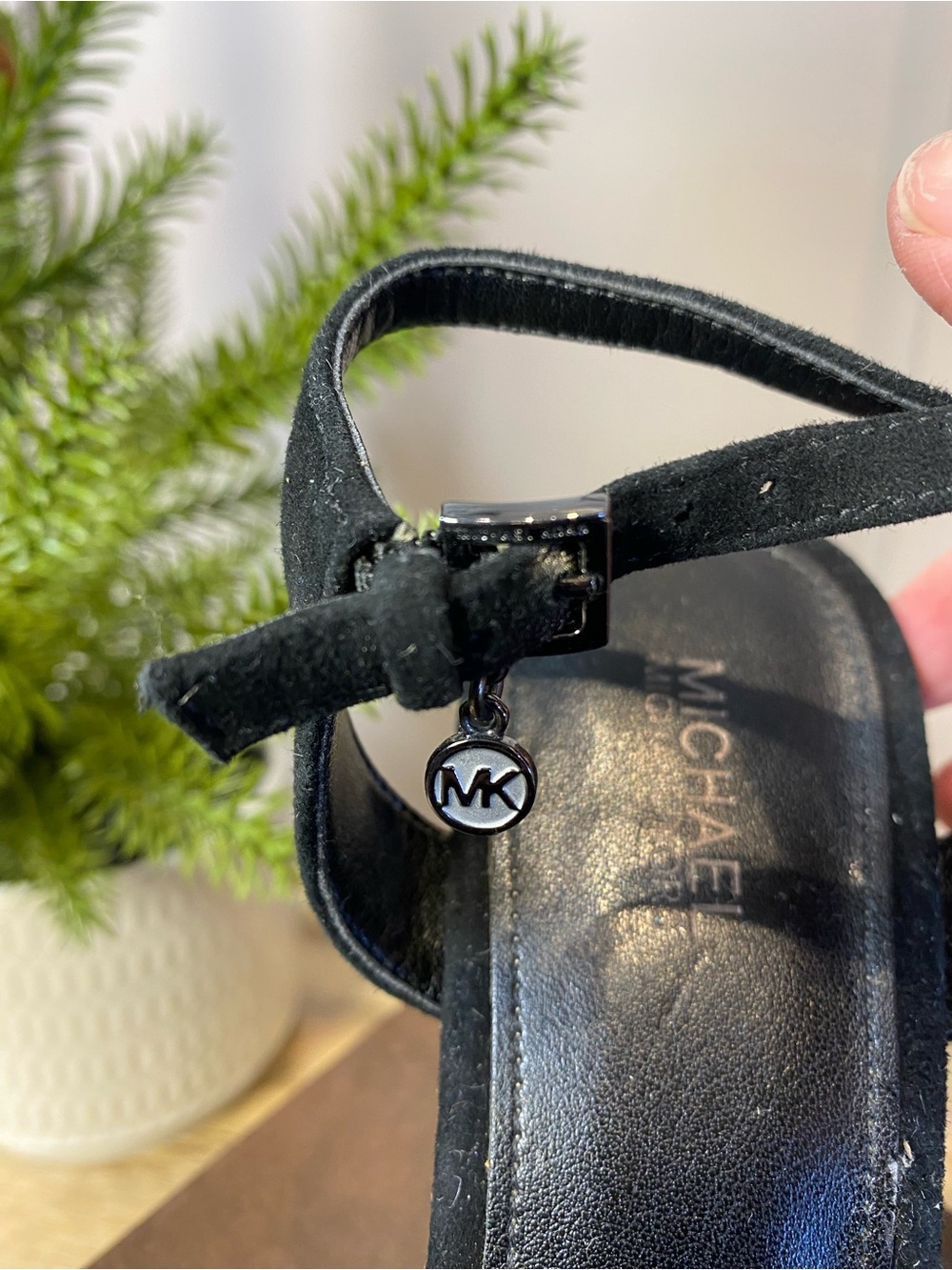 Michael Kors Faye Fur Sandal Suede Black Silver Charm Ankle Strap Open Toe 7.5M - Picture 6 of 10